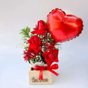 arranjo rosa colombiana com balao.webp
